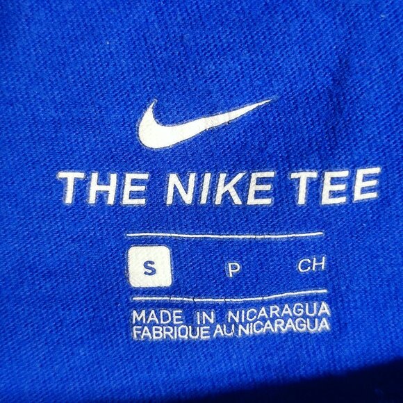 The Nike Tee T-shirt boys size S  blue with baseball design - Picture 4 of 8